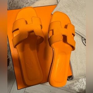 Hermes Oran orange sunset color in excellent condition, worn only twice